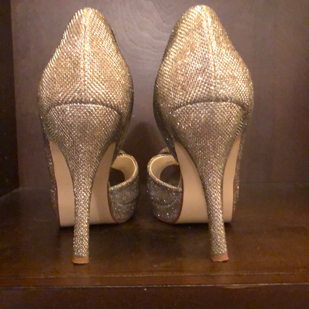 CAPARROS Pumps - Picture 3 of 4